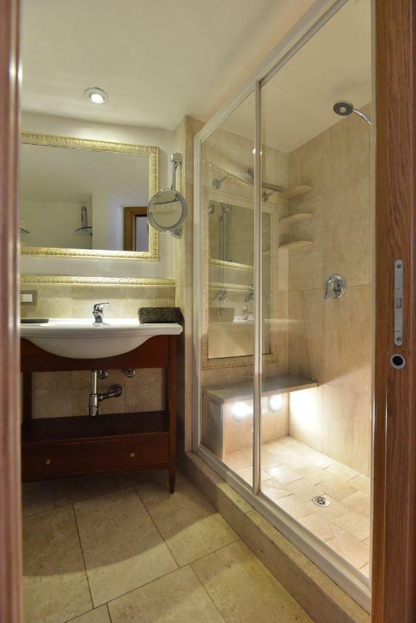 Izzhome Full Center Grand Apartment